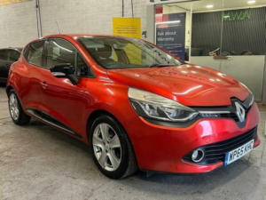 2016 Renault Clio 1.5 Dci Dynamique Nav Hatchback 5dr Diesel Manual Euro 6 (s/s) (90 Ps) in Red — image 3