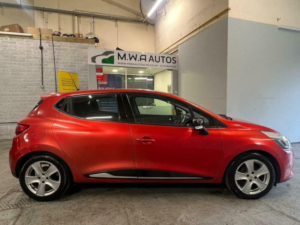 2016 Renault Clio 1.5 Dci Dynamique Nav Hatchback 5dr Diesel Manual Euro 6 (s/s) (90 Ps) in Red — image 4