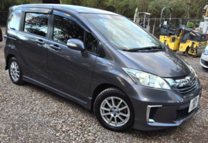 2016 Honda Freed 1.5l Hybrid-Automatic-7 Seats Family Car-Ulez/caz Pass-Free 15months Warranty & 12months Aa Breakdown in Grey — image 2