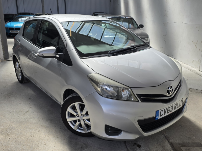 2013 Toyota Yaris 1.3 Dual Vvt-I Tr in Silver — image 1