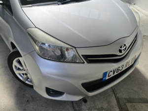2013 Toyota Yaris 1.3 Dual Vvt-I Tr in Silver — image 2