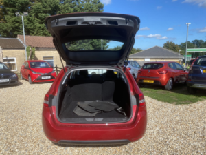 2015 Peugeot 308 Sw 1.6 Bluehdi Active in Red — image 4
