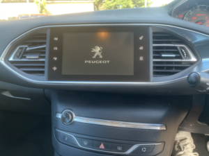 2015 Peugeot 308 Sw 1.6 Bluehdi Active in Red — image 5