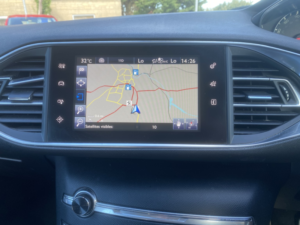 2015 Peugeot 308 Sw 1.6 Bluehdi Active in Red — image 6