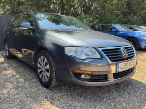 2010 Volkswagen Passat 1.6 Tdi Bluemotion Tech S Euro 5 (s/s) 5dr in Grey — image 3