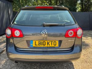 2010 Volkswagen Passat 1.6 Tdi Bluemotion Tech S Euro 5 (s/s) 5dr in Grey — image 6