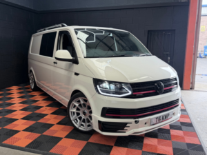2015 Volkswagen Transporter 2.0 Tdi T32 Bluemotion Tech Startline Kombi Double Cab 5dr Diesel Manual Fwd Lwb Euro 5 (s/s) (102 Ps) in White — image 2