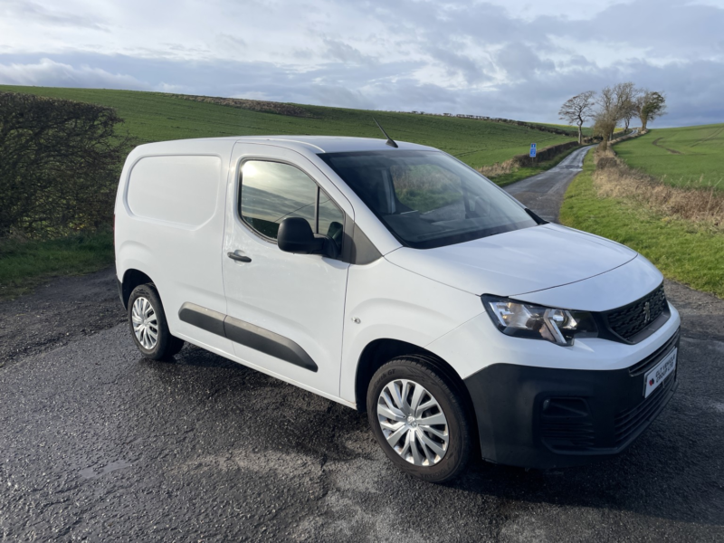 2019 Peugeot Partner 1.5 Bluehdi 1000 Professional in White — image 1