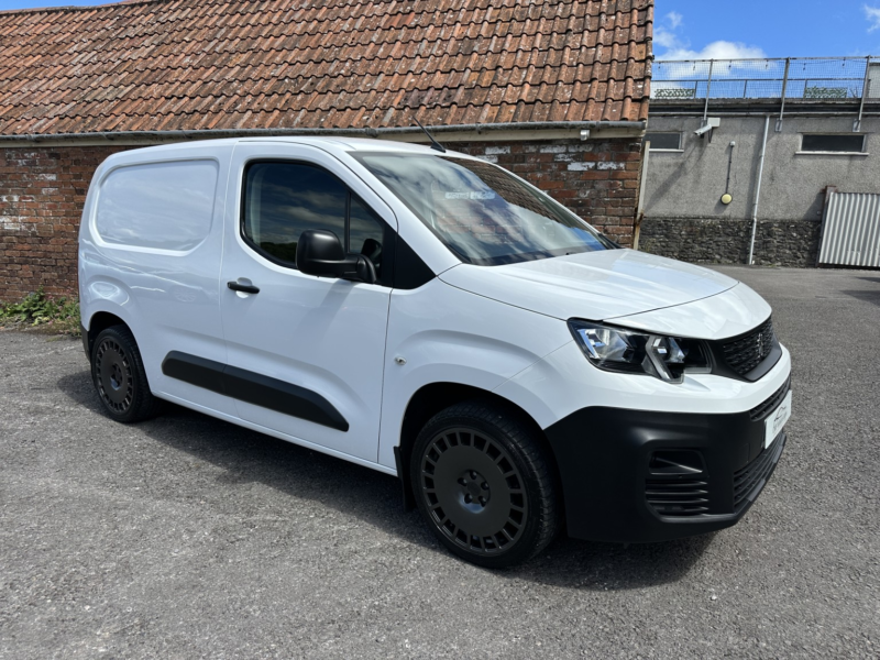 2020 Peugeot Partner 1.5 Bluehdi 1000 Professional in White — image 1