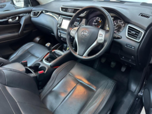 2017 Nissan Qashqai 1.2 Dig-T Tekna 2WD Euro 6 (s/s) 5dr in Black — image 3