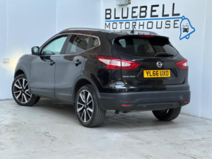 2017 Nissan Qashqai 1.2 Dig-T Tekna 2WD Euro 6 (s/s) 5dr in Black — image 4