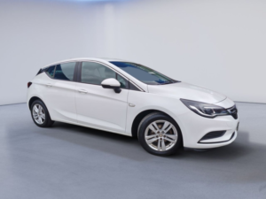 2017 Vauxhall Astra 1.6 Cdti Ecoflex Design Hatchback 5dr Diesel Manual Euro 6 (s/s) (110 Ps) in White — image 4