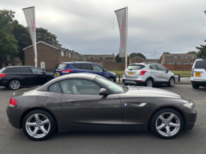2009 BMW Z4 2.5 23i Convertible 2dr Petrol Manual Sdrive Euro 5 (204 Ps) in Brown — image 2