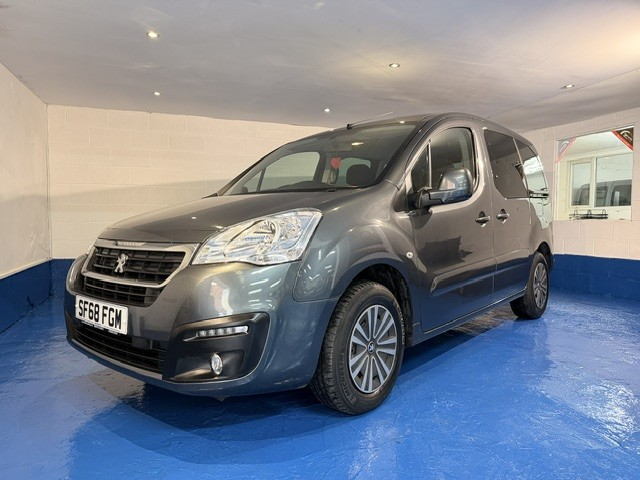 2019 Peugeot Partner 1.6 in Grey — image 1