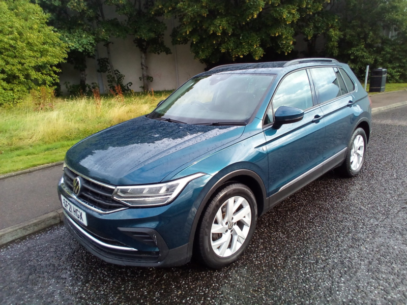 2021 Volkswagen Tiguan 1.5 Tsi Life in Blue — image 1