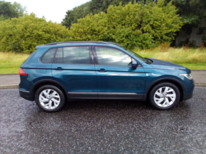 2021 Volkswagen Tiguan 1.5 Tsi Life in Blue — image 4