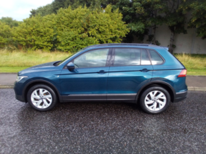 2021 Volkswagen Tiguan 1.5 Tsi Life in Blue — image 5