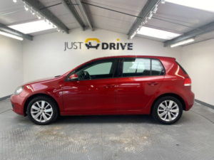 2011 Volkswagen Golf 1.6 Tdi Match Hatchback 5dr Diesel Manual Euro 5 (105 Ps) in Red — image 2