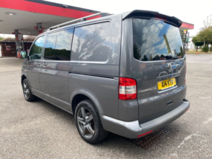2015 Volkswagen Transporter 2.0 Tdi T30 Highline Kombi 4dr Diesel Manual L1 H1 (198 G/km, 138.08 Bhp) in Grey — image 4