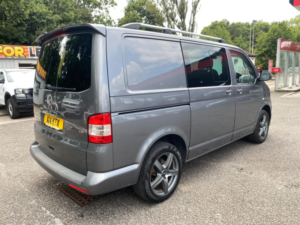 2015 Volkswagen Transporter 2.0 Tdi T30 Highline Kombi 4dr Diesel Manual L1 H1 (198 G/km, 138.08 Bhp) in Grey — image 6
