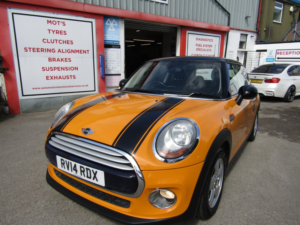 2014 MINI Hatch 1.5 Cooper 3-Door Hatch in Orange — image 3
