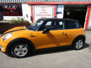 2014 MINI Hatch 1.5 Cooper 3-Door Hatch in Orange — image 4