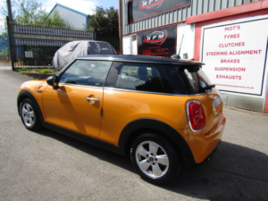 2014 MINI Hatch 1.5 Cooper 3-Door Hatch in Orange — image 5