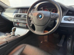 2013 BMW 5 Series 2.0 520d Se Auto Euro 6 (s/s) 4dr in Black — image 3