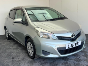 2011 Toyota Yaris 1.33 Dual Vvt-I Tr Multidrive S Euro 5 5dr in Green — image 3