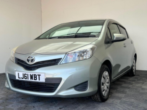 2011 Toyota Yaris 1.33 Dual Vvt-I Tr Multidrive S Euro 5 5dr in Green — image 4
