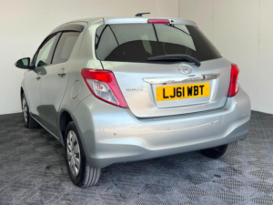 2011 Toyota Yaris 1.33 Dual Vvt-I Tr Multidrive S Euro 5 5dr in Green — image 5