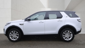 2018 Land Rover Discovery Sport Td4 Se Tech in White — image 2