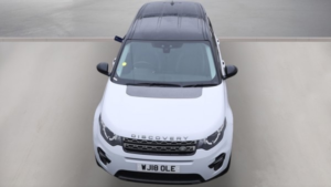 2018 Land Rover Discovery Sport Td4 Se Tech in White — image 4