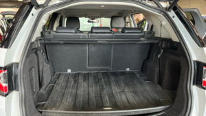 2018 Land Rover Discovery Sport Td4 Se Tech in White — image 5