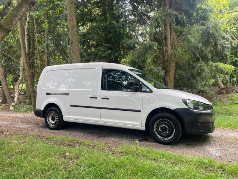 2017 Volkswagen Caddy Maxi 1.6 Tdi Bluemotion Tech C20 Maxi Startline Fwd 5dr in White — image 1