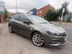 2021 Vauxhall Astra 1.2 Turbo Griffin Edition Euro 6 (s/s) 5dr in Grey — image 2
