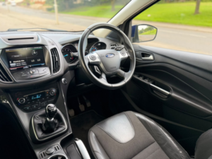 2015 Ford Kuga 1.5 T Ecoboost Titanium in Blue — image 3