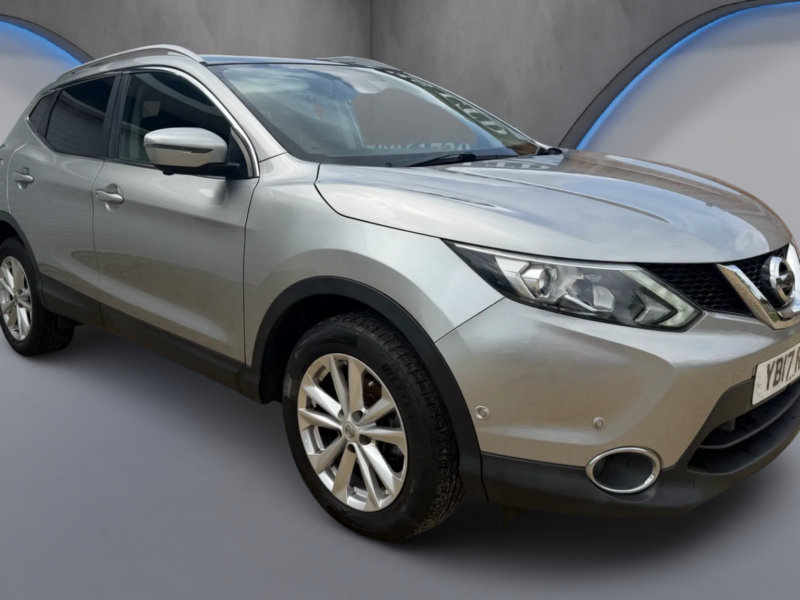 2017 Nissan Qashqai 1.2 Dig-T Tekna in Silver — image 1