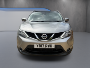 2017 Nissan Qashqai 1.2 Dig-T Tekna in Silver — image 2