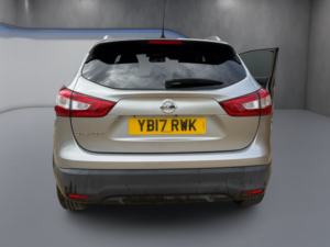2017 Nissan Qashqai 1.2 Dig-T Tekna in Silver — image 6