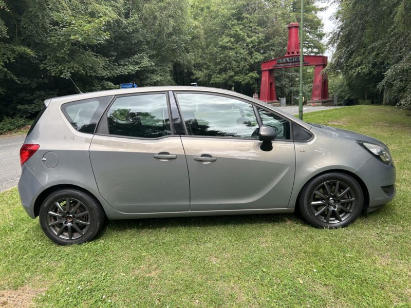 2015 Vauxhall Meriva 1.7 Cdti Exclusiv in Brown — image 1
