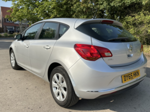 2015 Vauxhall Astra 1.4 I Design in Silver — image 2