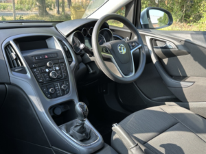 2015 Vauxhall Astra 1.4 I Design in Silver — image 3