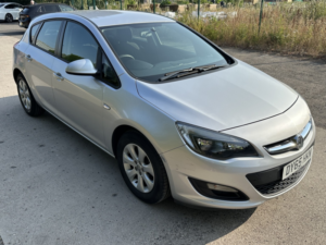 2015 Vauxhall Astra 1.4 I Design in Silver — image 5