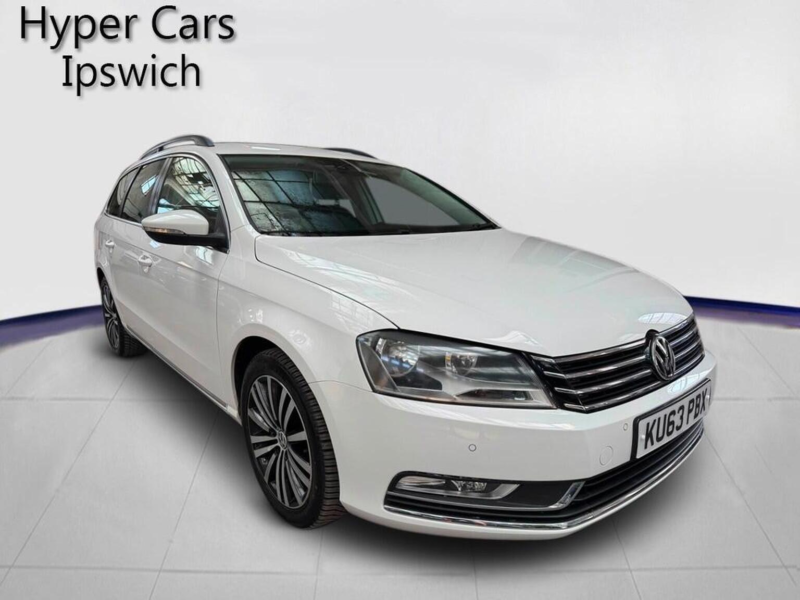 2013 Volkswagen Passat 1.6 Tdi Bluemotion Tech Highline Euro 5 (s/s) 5dr in White — image 1