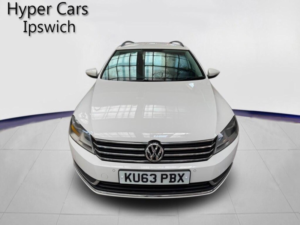 2013 Volkswagen Passat 1.6 Tdi Bluemotion Tech Highline Euro 5 (s/s) 5dr in White — image 2