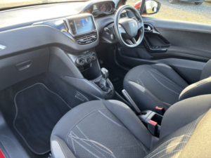 2014 Peugeot 208 1.0 Vti Active in Red — image 2