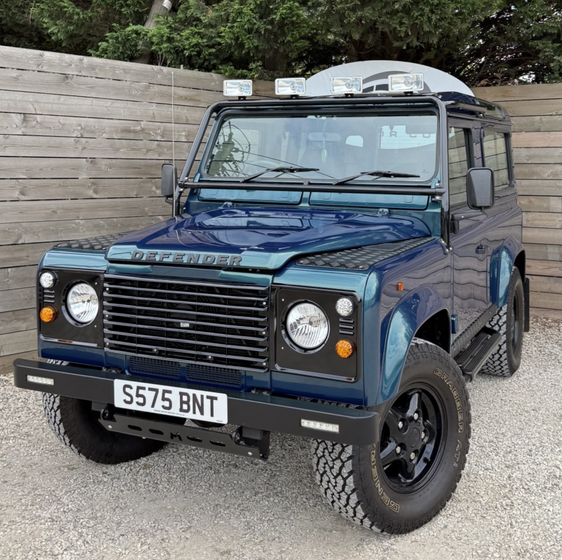 1998 Land Rover Defender in Multicolour — image 1