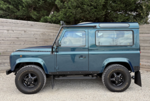 1998 Land Rover Defender in Multicolour — image 2