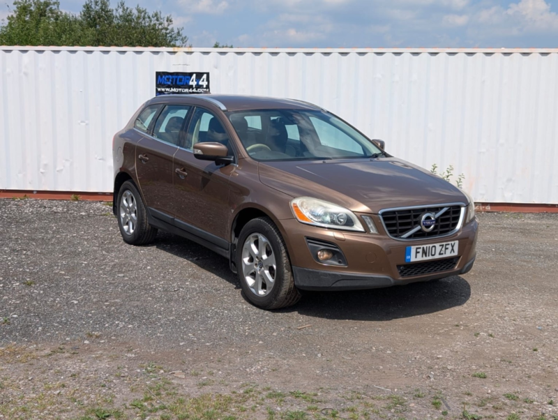 2010 Volvo Xc60 2.4 D5 Se Lux in Bronze — image 1